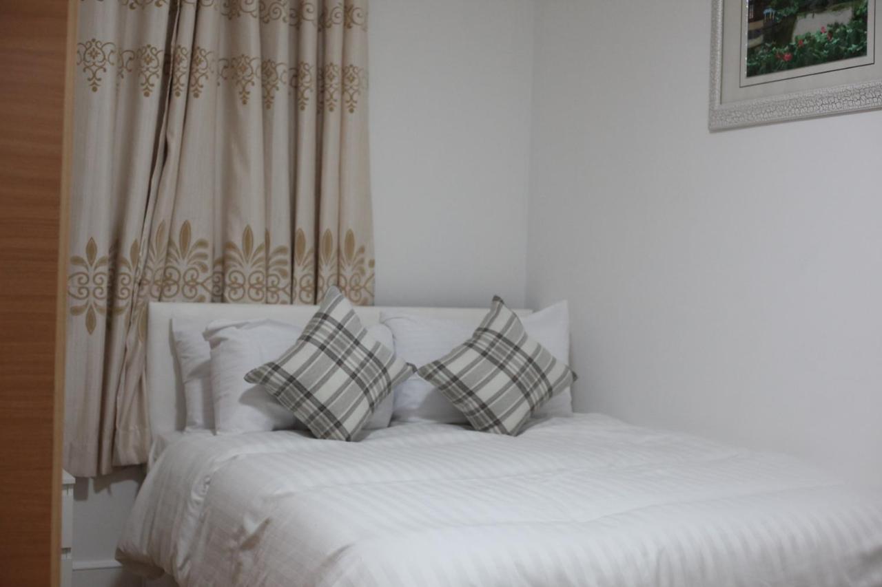 Oyo New City Lodge London Exterior photo