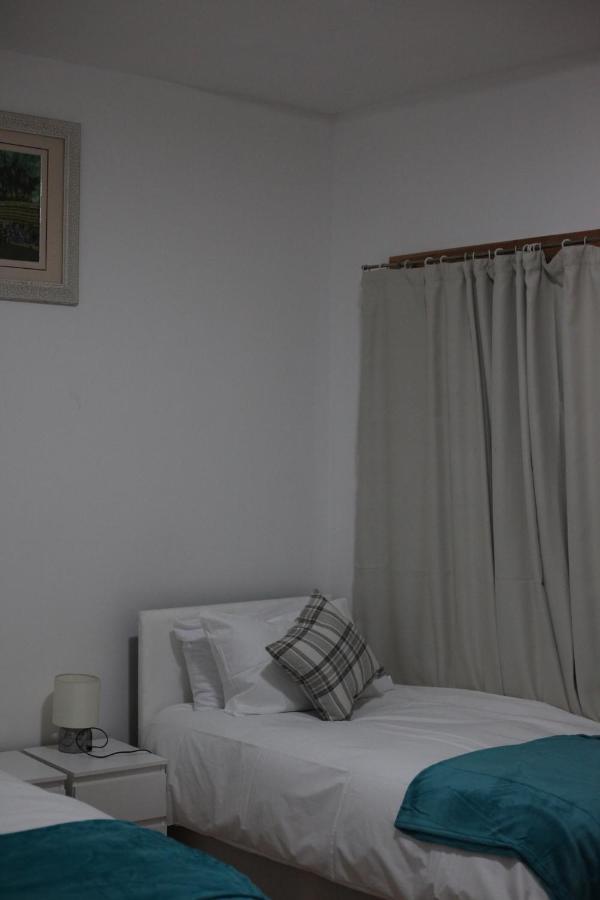 Oyo New City Lodge London Exterior photo